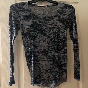 Thin long sleeve shirt